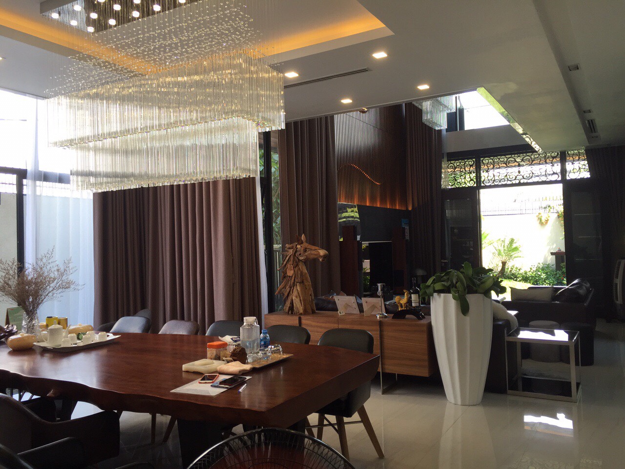 Bàn ăn cao cấp giá rẻ