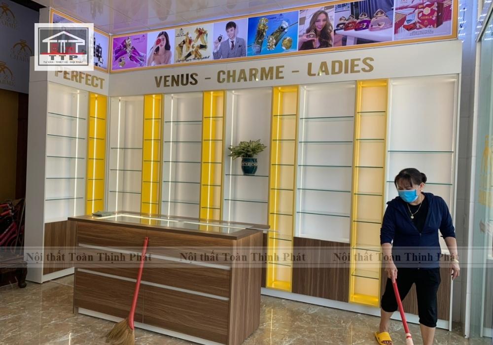Thi công nội thất shop nước hoa Hà Tĩnh